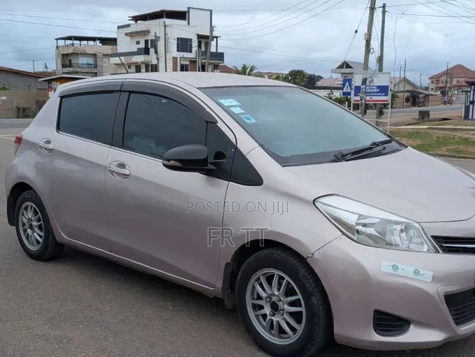 Toyota Vitz 2013 Pearl