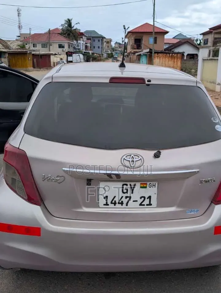Toyota Vitz 2013 Pearl