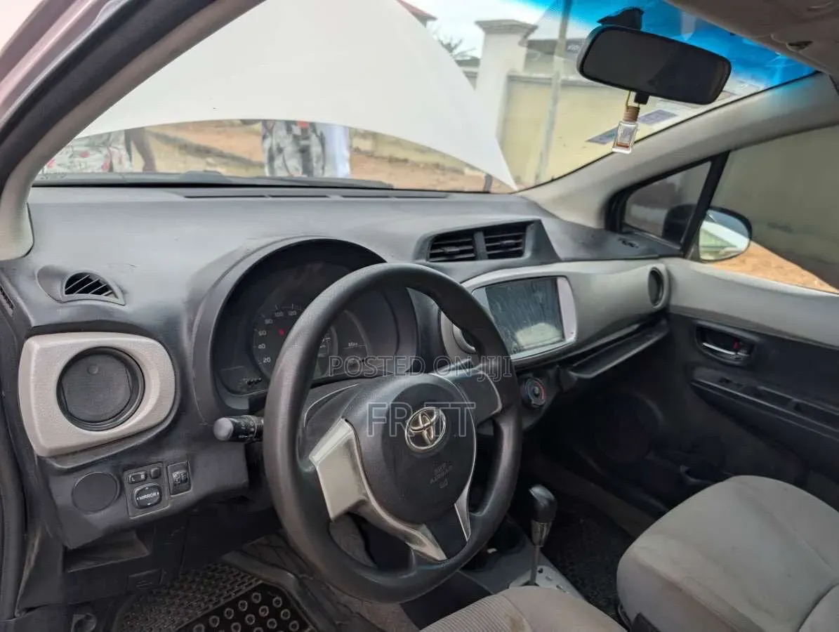 Toyota Vitz 2013 Pearl