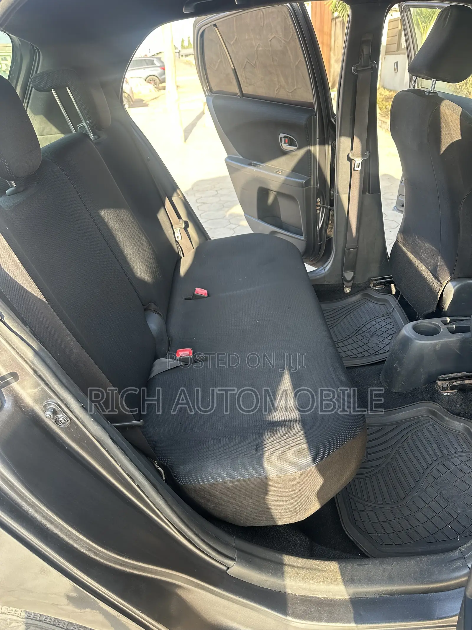 Toyota Vitz 1.3 FWD 3dr 2010 Gray