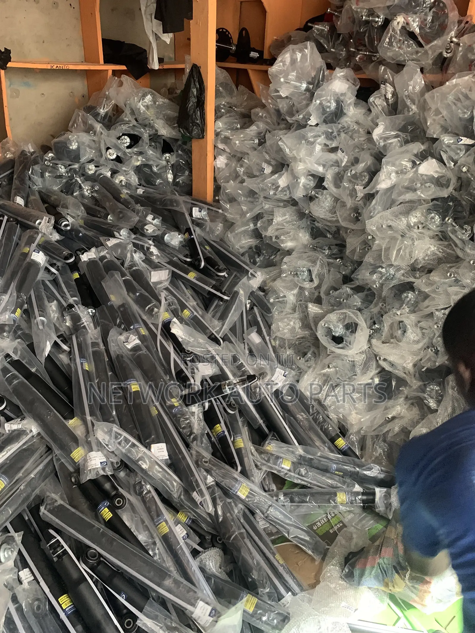 High Quality Back Shocks Absorbers for Toyota,jonda,hyundai and More