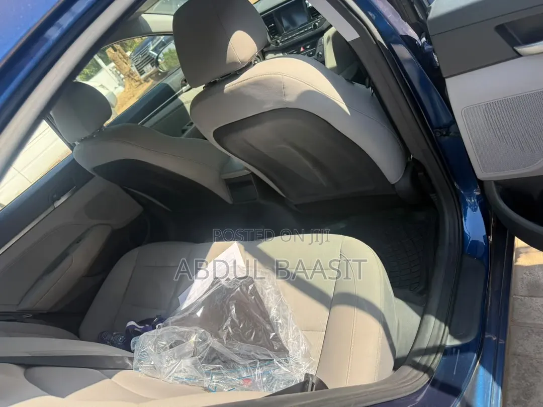 Hyundai Elantra Limited Sedan FWD (2.0L 4cyl 6A) 2017 Blue