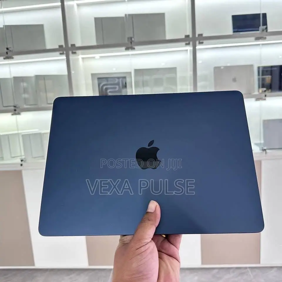 Laptop Apple MacBook Air 2022 M2 8GB Apple M2 SSD 256GB