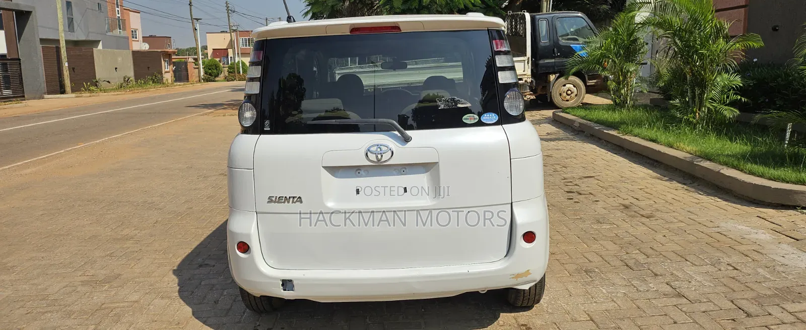 Toyota Sienta 1.5 FWD 2012 White