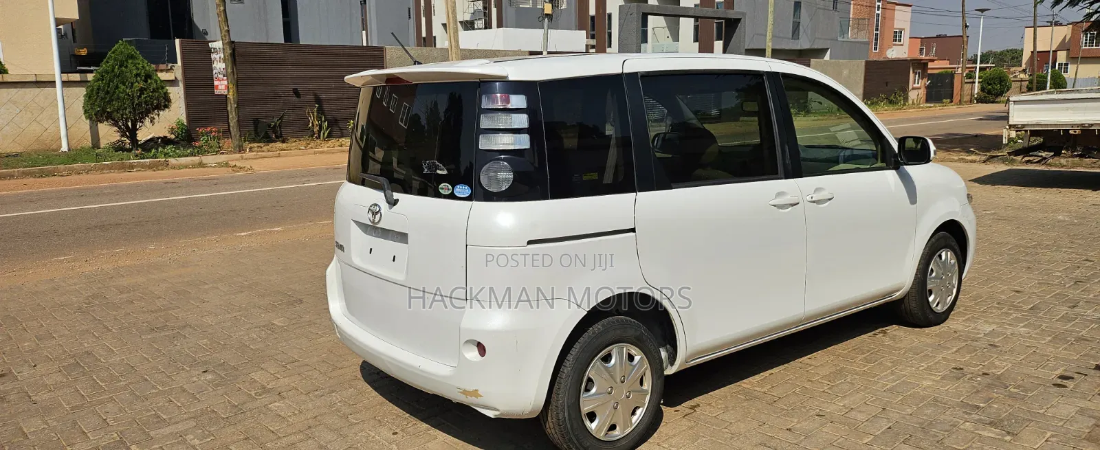 Toyota Sienta 1.5 FWD 2012 White