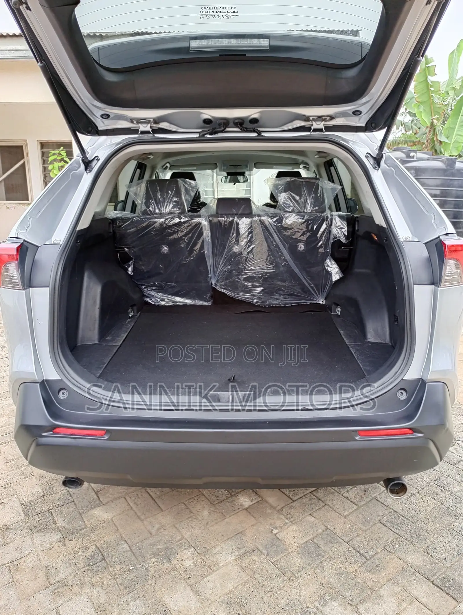 Toyota RAV4 XLE AWD 2024 Silver