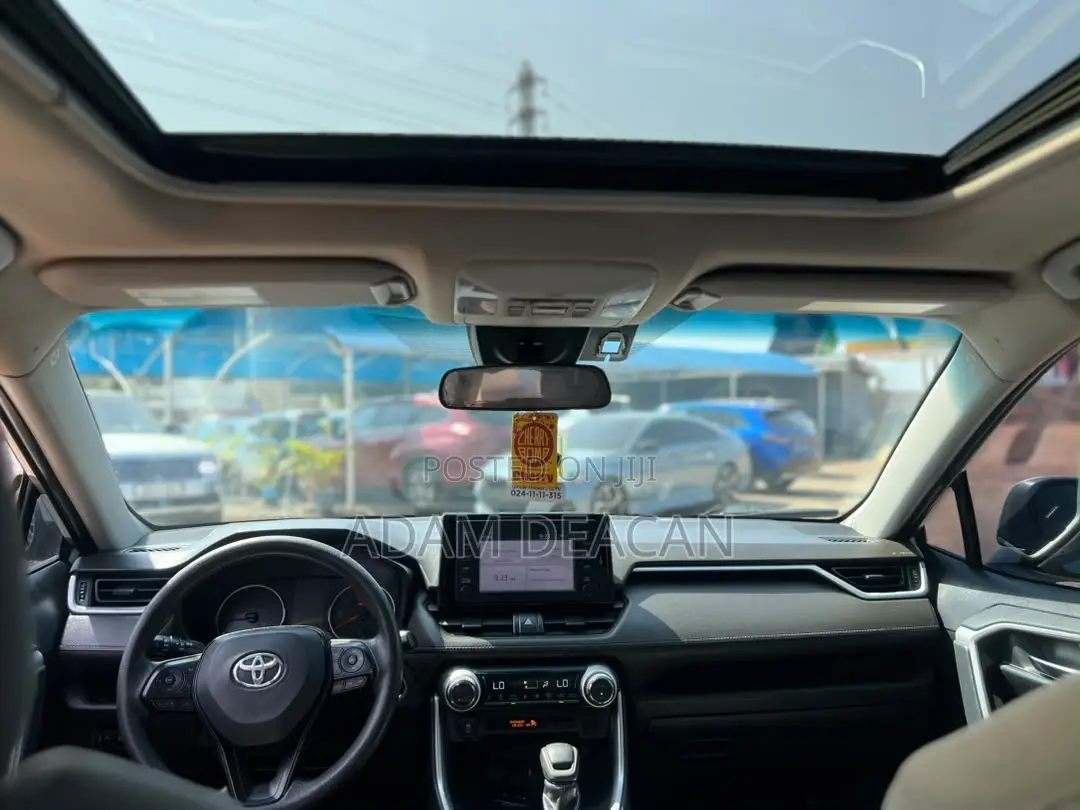 Toyota RAV4 XLE Premium AWD 2019 Silver