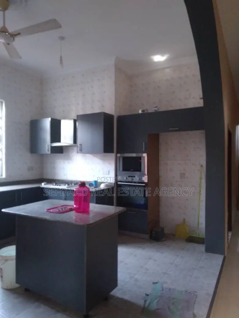 5bdrm House in Sefdard Properties, Spintex for rent