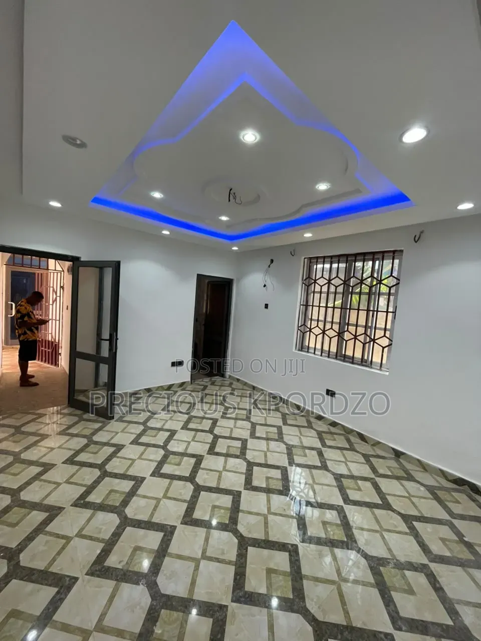 1bdrm Room & Parlour in Comm 1 Lakeside for rent
