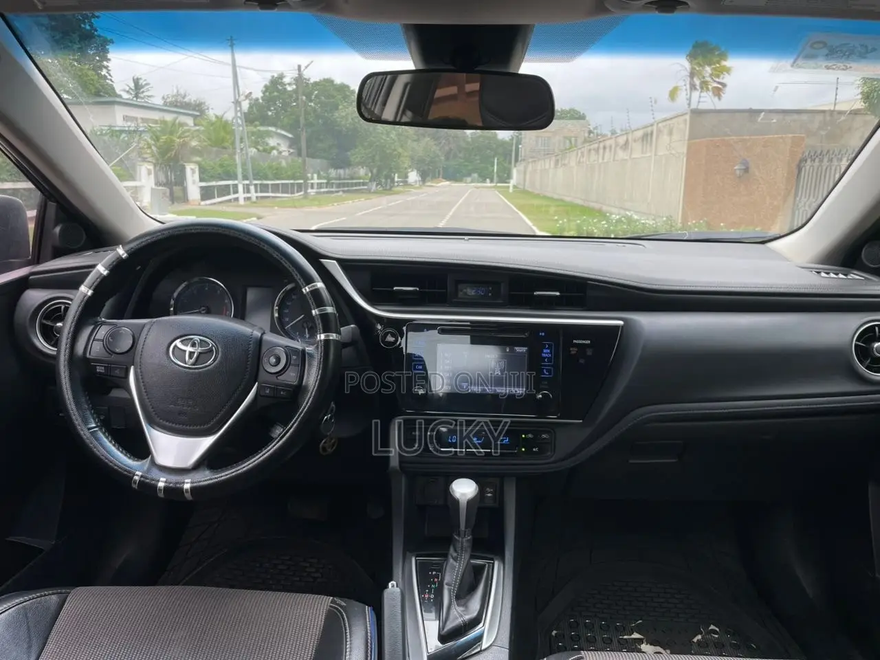 Toyota Corolla SE (1.8L 4cyl 6M) 2018 Black