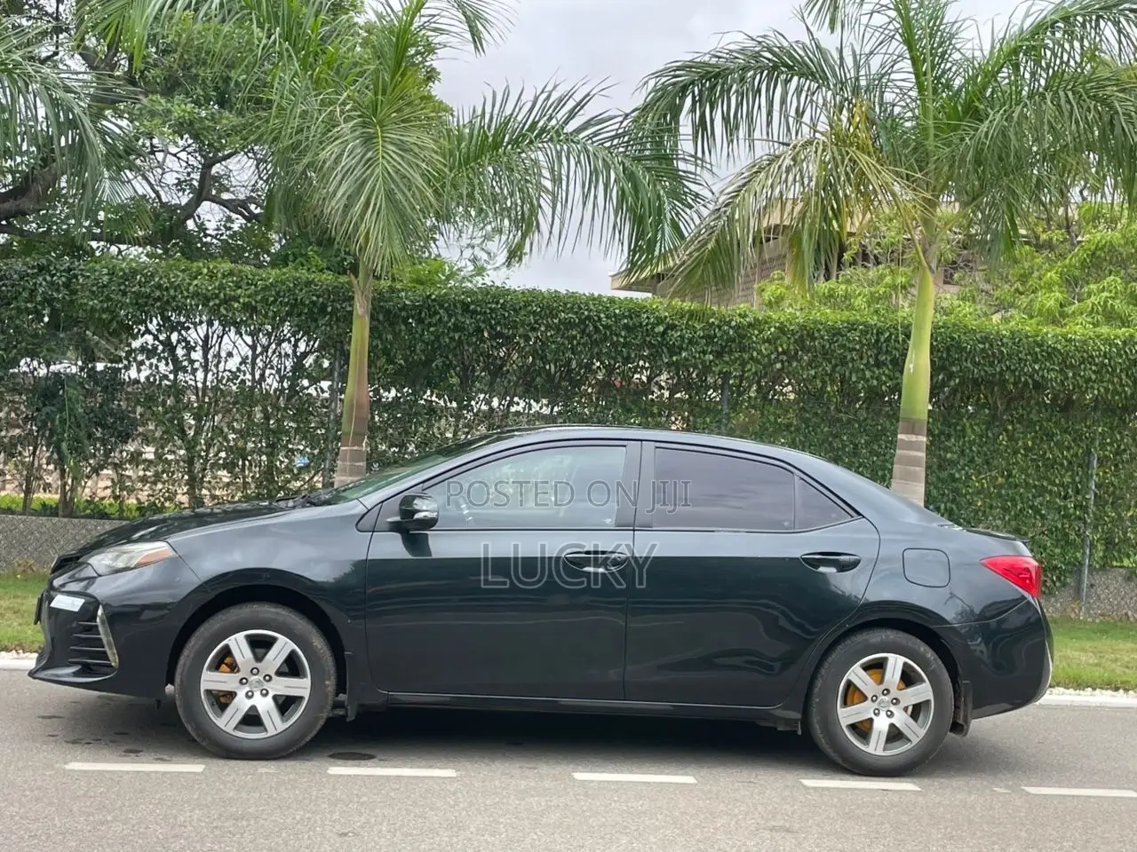Toyota Corolla SE (1.8L 4cyl 6M) 2018 Black
