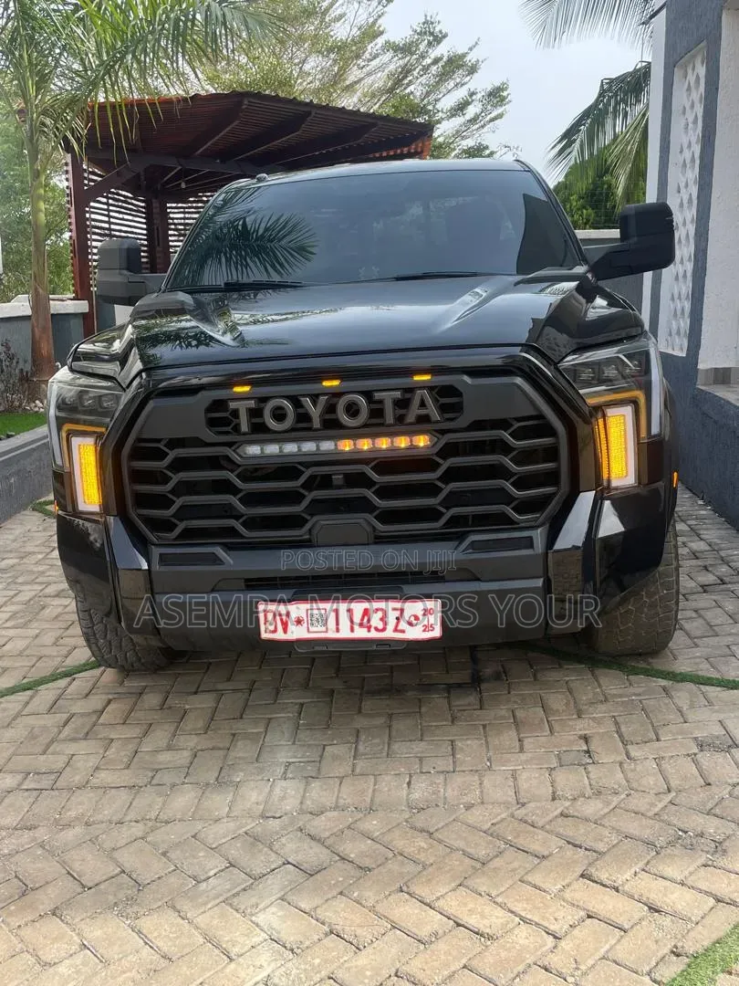 Toyota Tundra 2022 Black