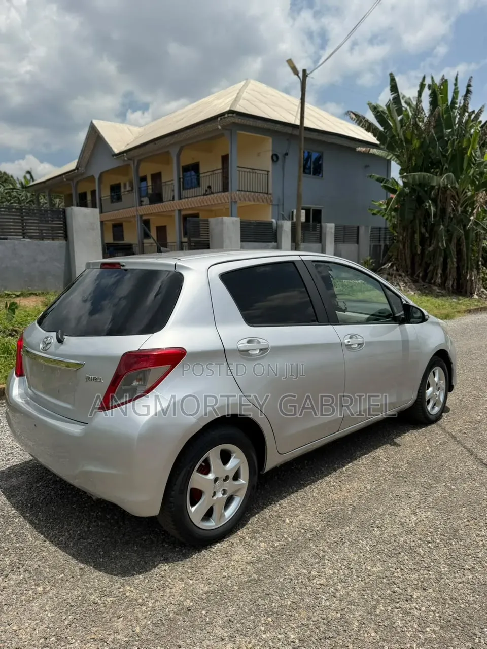 Toyota Vitz 2013 Silver