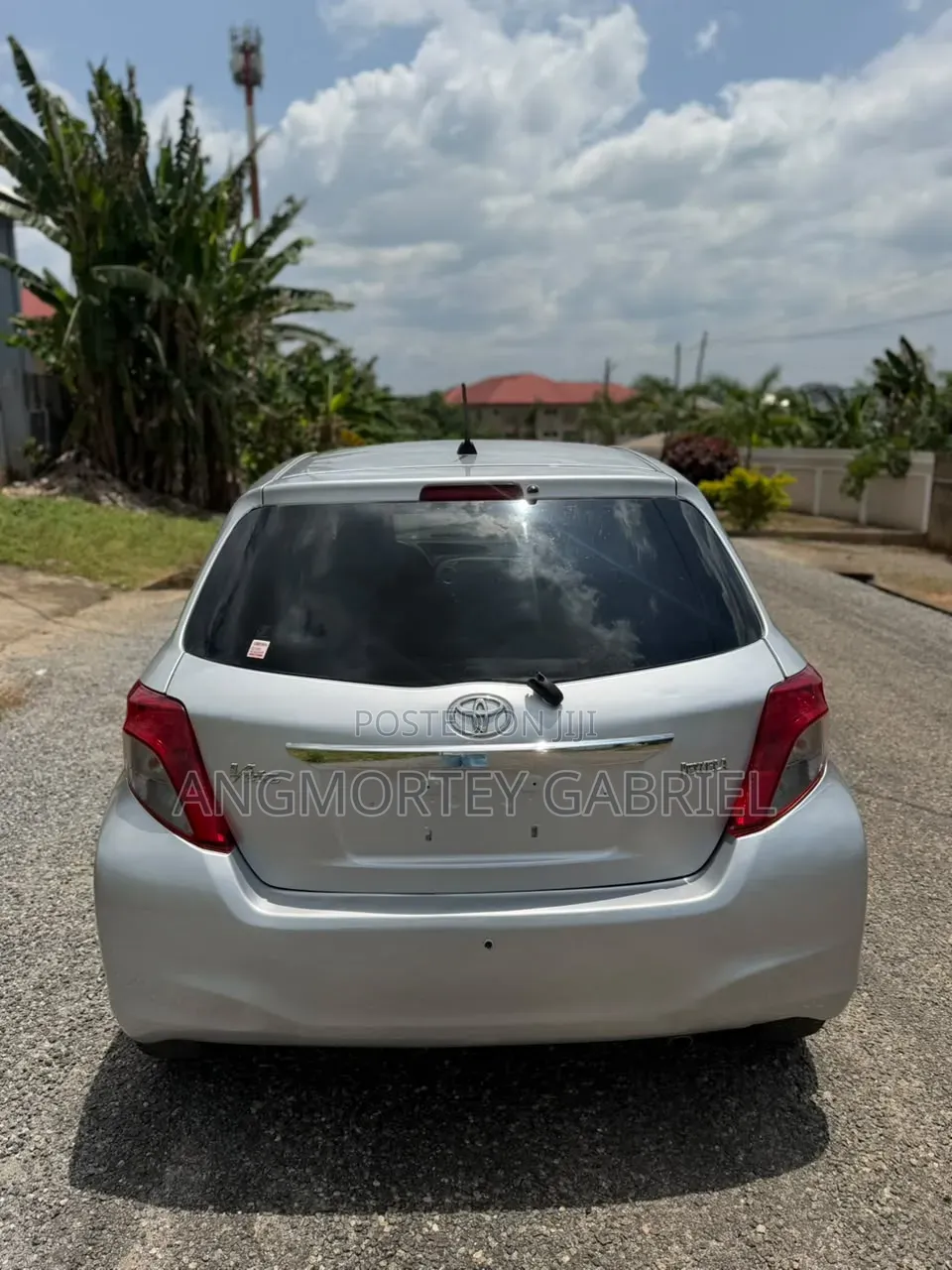 Toyota Vitz 2013 Silver