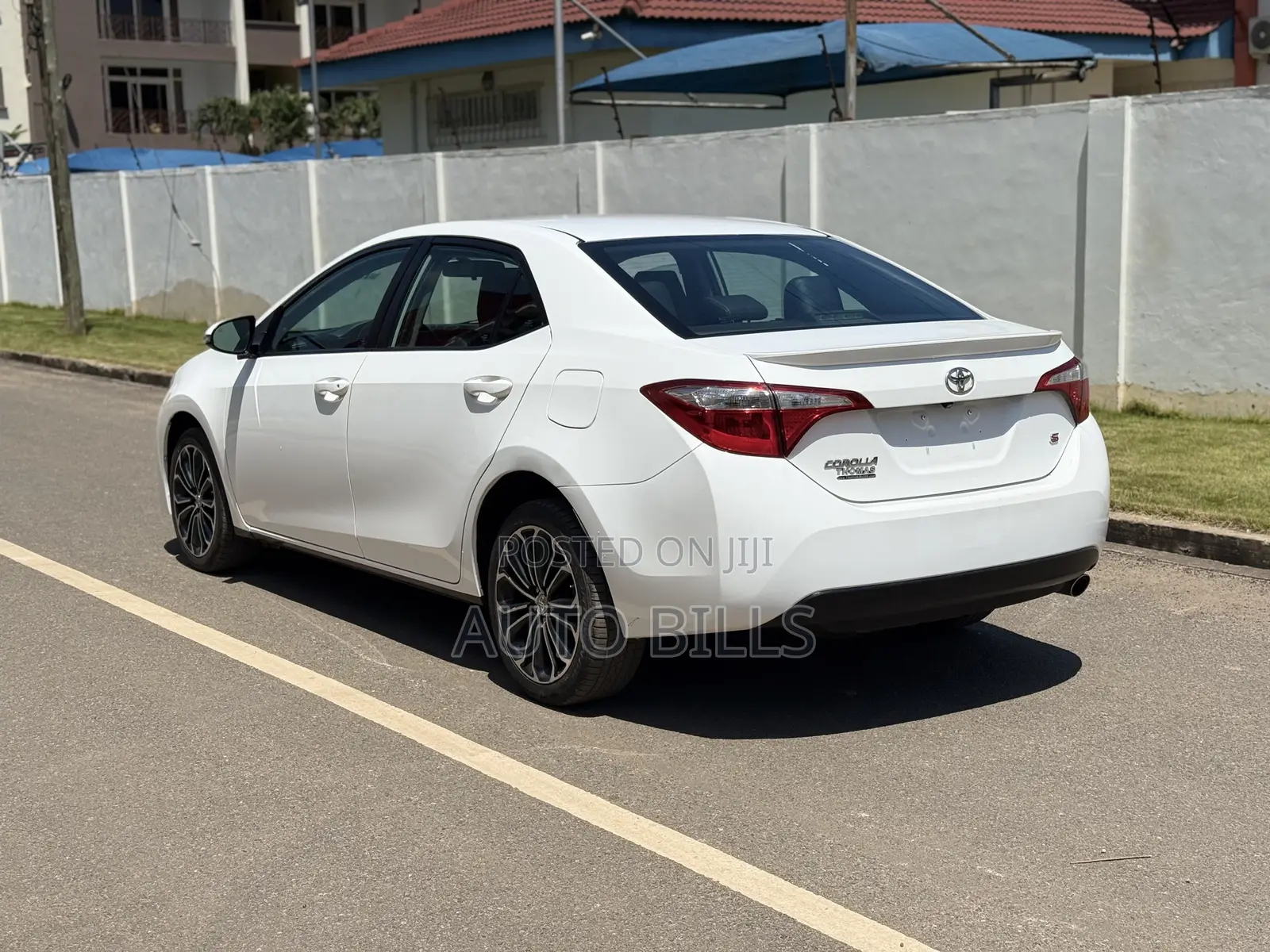 Toyota Corolla LE 4dr Sedan (1.8L 4cyl CVT) 2016 White
