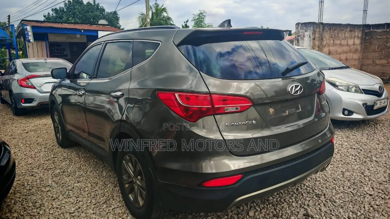 Hyundai Santa Fe GLS 4dr SUV (3.3L 6cyl 6A) 2014 Gray