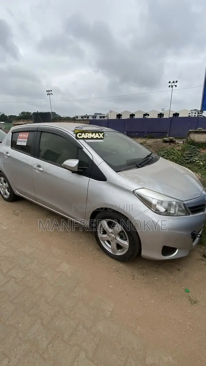 Toyota Vitz 2013 Gray