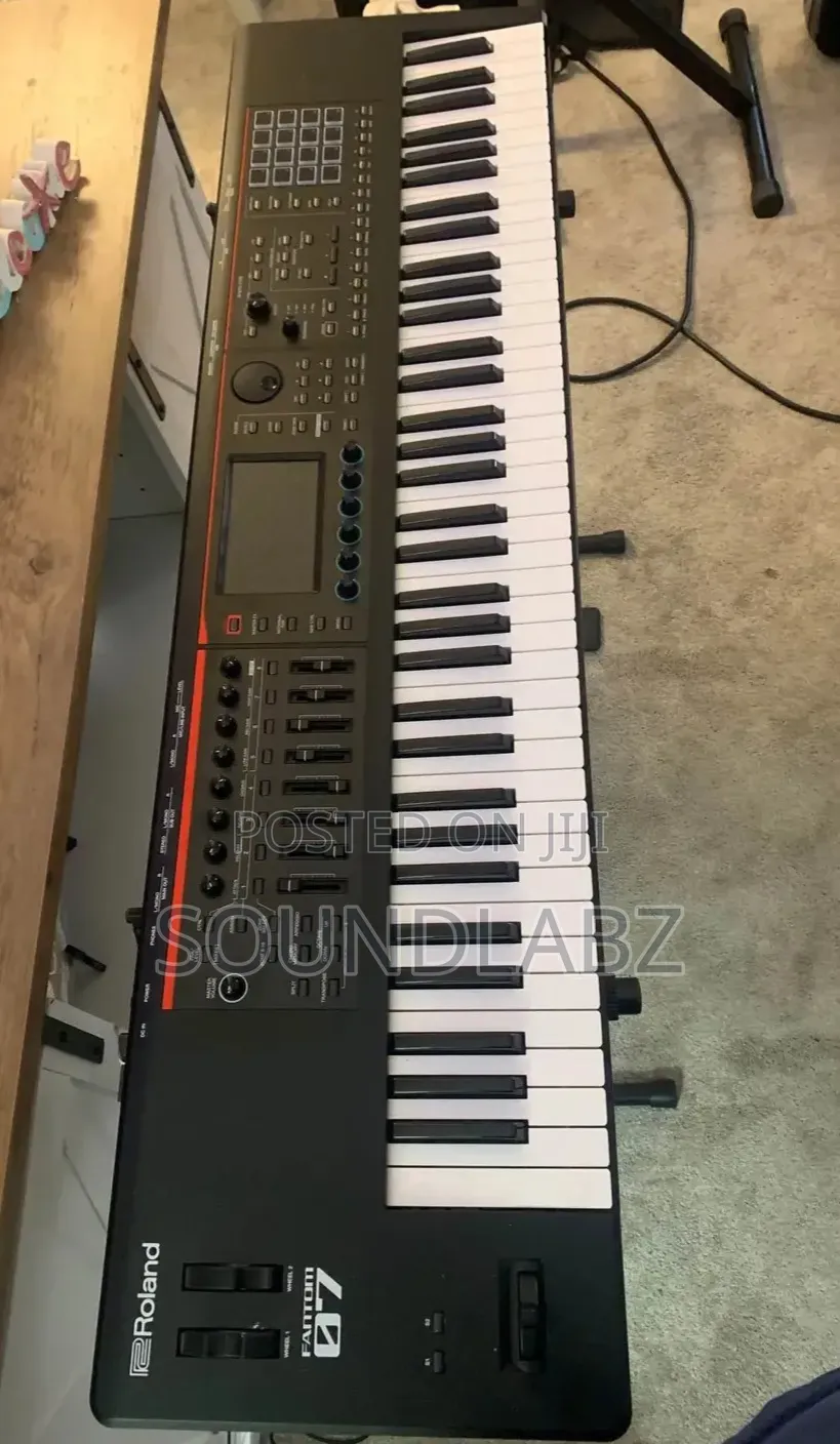 Roland FANTOM-07 76-Key Lightweight Music Workstation Keyboard