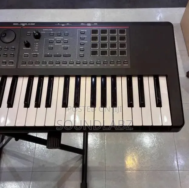 Roland FANTOM-07 76-Key Lightweight Music Workstation Keyboard