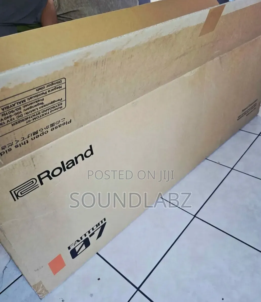 Roland FANTOM-07 76-Key Lightweight Music Workstation Keyboard