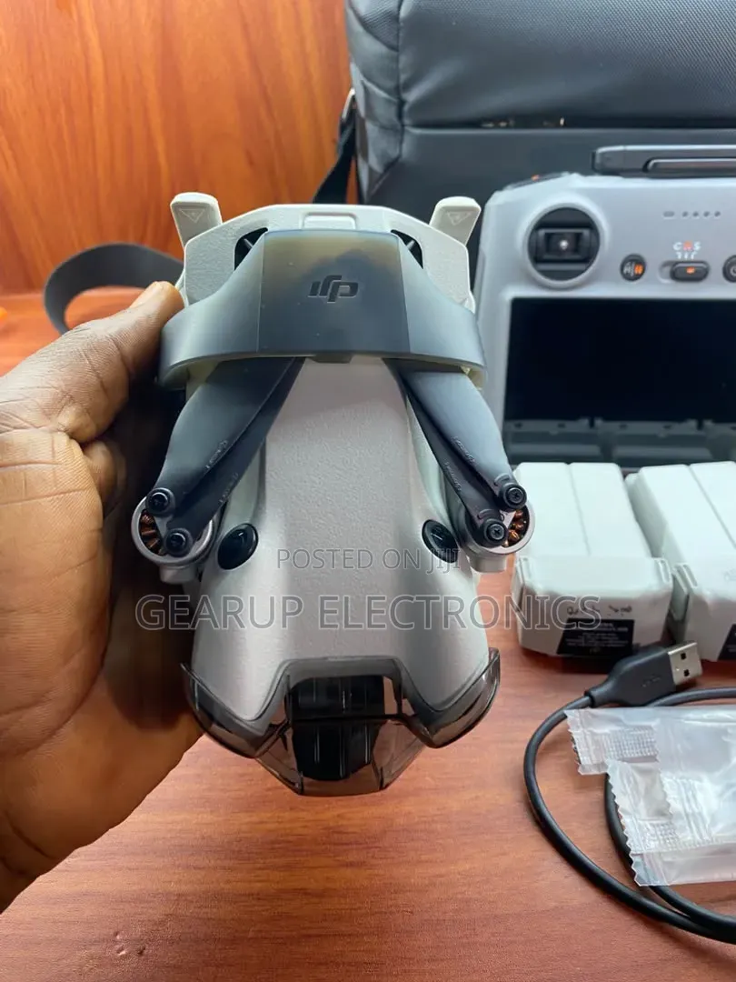 DJI Mini 4 Pro Fly More Combo With Screen Controller 3 Batteries