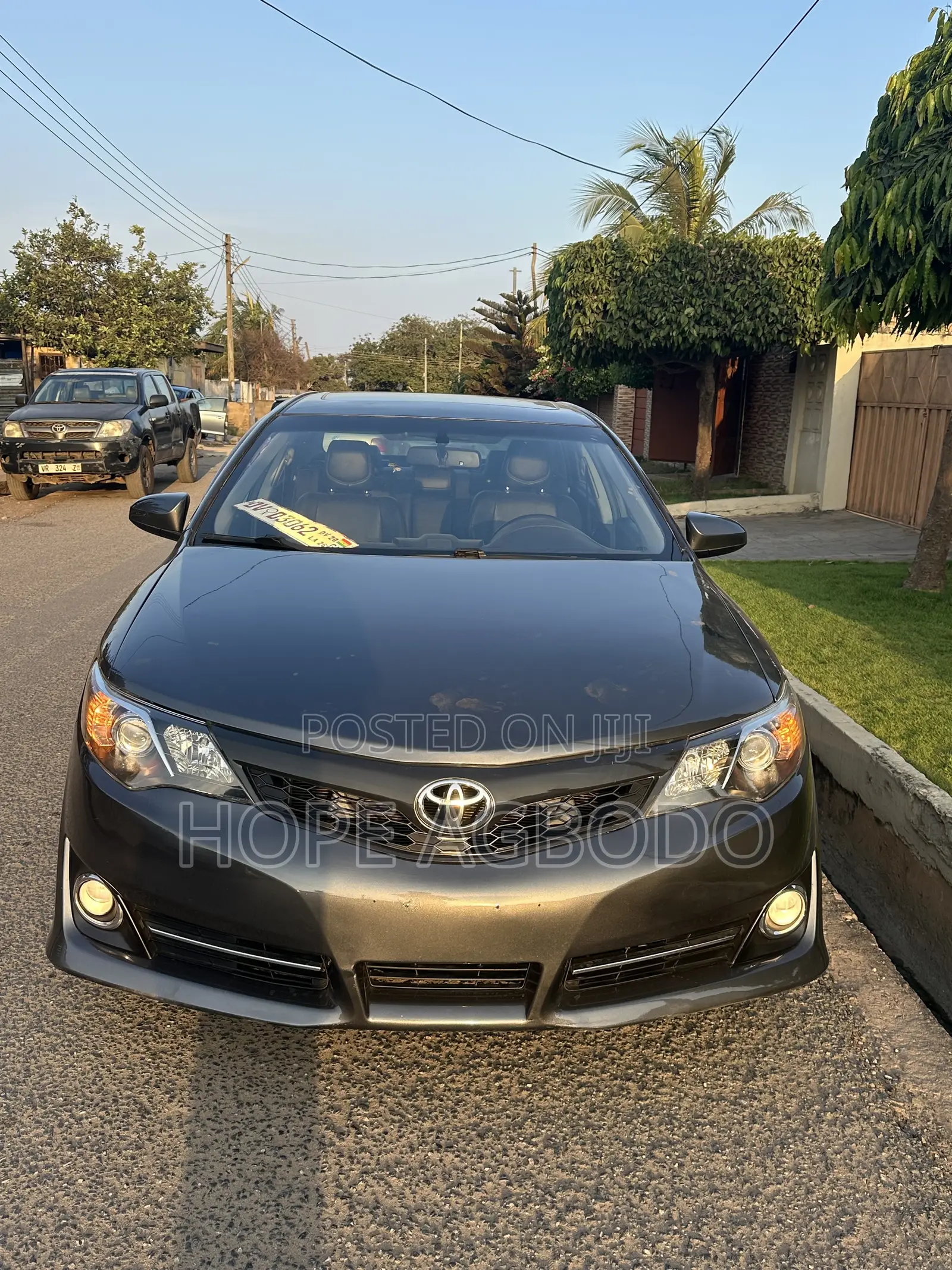 Toyota Camry SE 4dr Sedan w/Prod. End 11/13 (2.5L 4cyl 6A) 2014 Gray