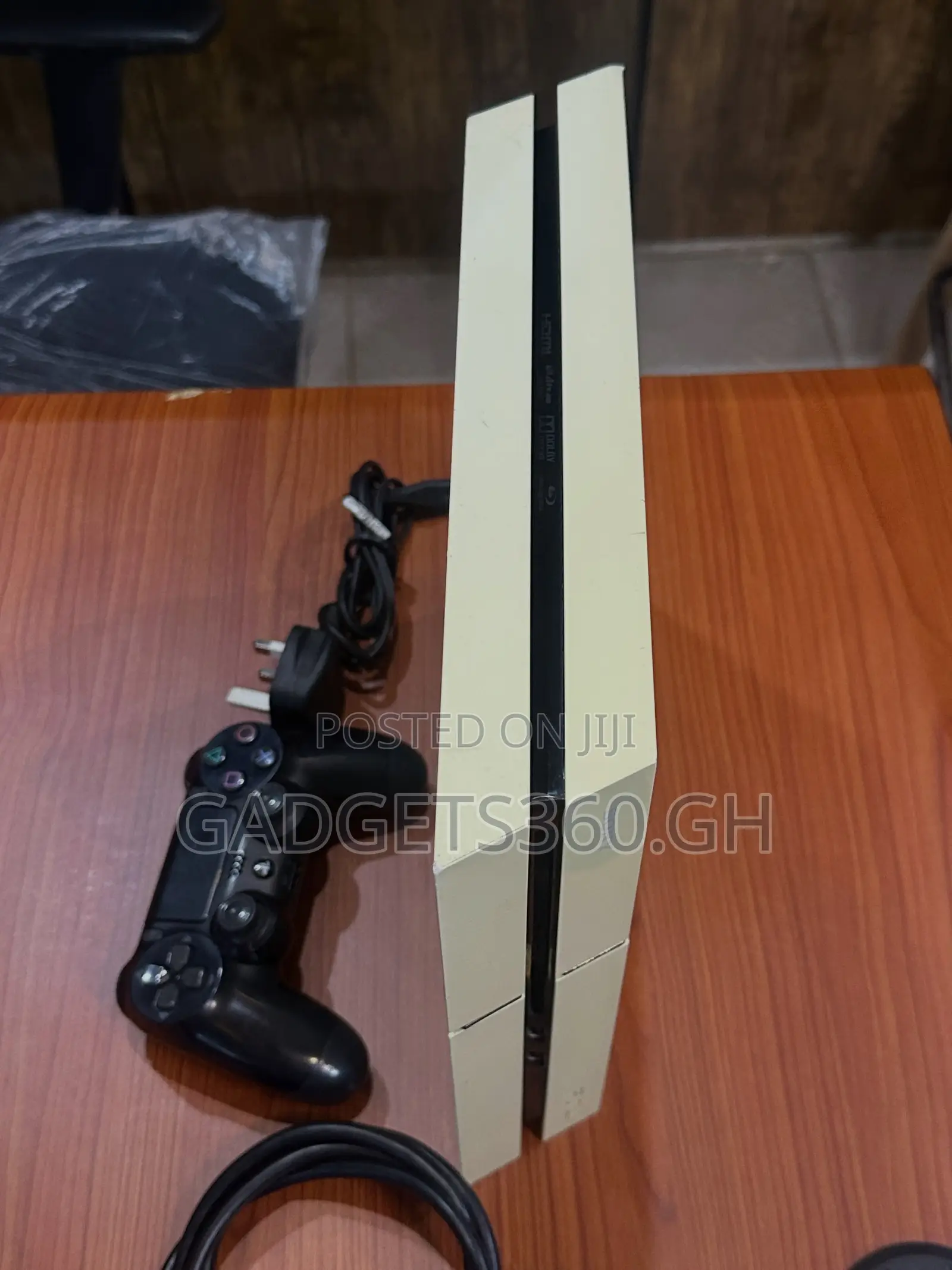 Sony PlayStation 4 Standard (500GB White Colour)