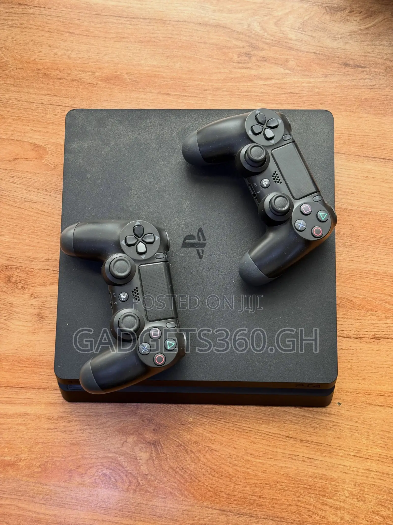 Sony PlayStation 4 Slim (1TB + 2 Controllers)