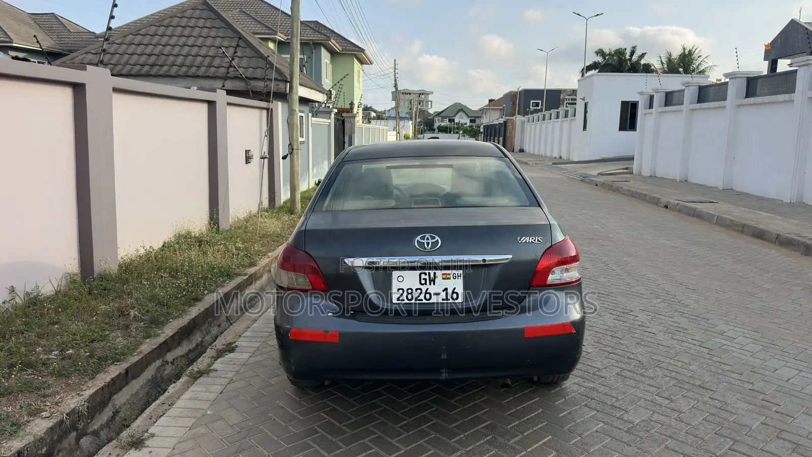 Toyota Yaris Base Sedan 4dr 2010 Gray