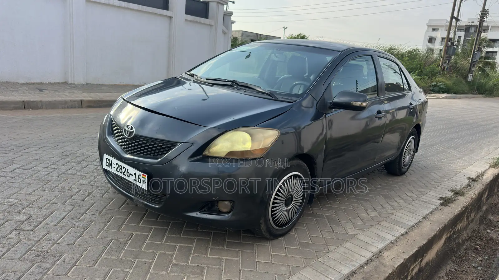 Toyota Yaris Base Sedan 4dr 2010 Gray