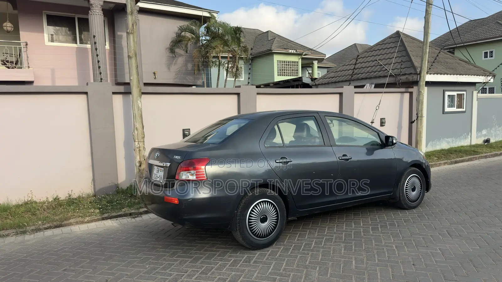 Toyota Yaris Base Sedan 4dr 2010 Gray