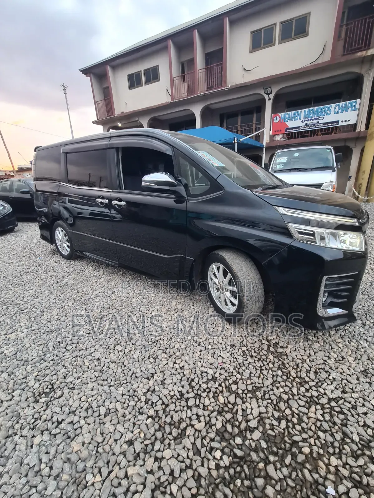 Toyota Voxy V 4WD 8-Seater 2016 White