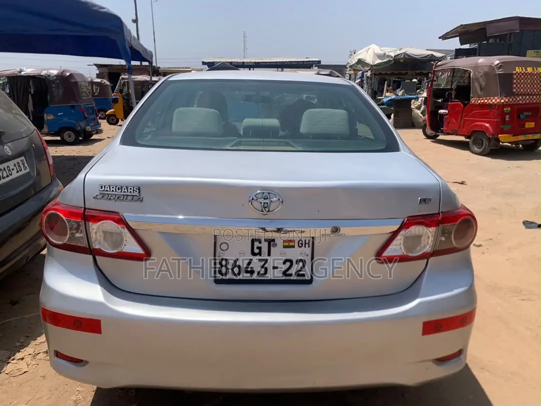 Toyota Corolla LE 4dr Sedan (1.8L 4cyl 4A) 2011 Silver