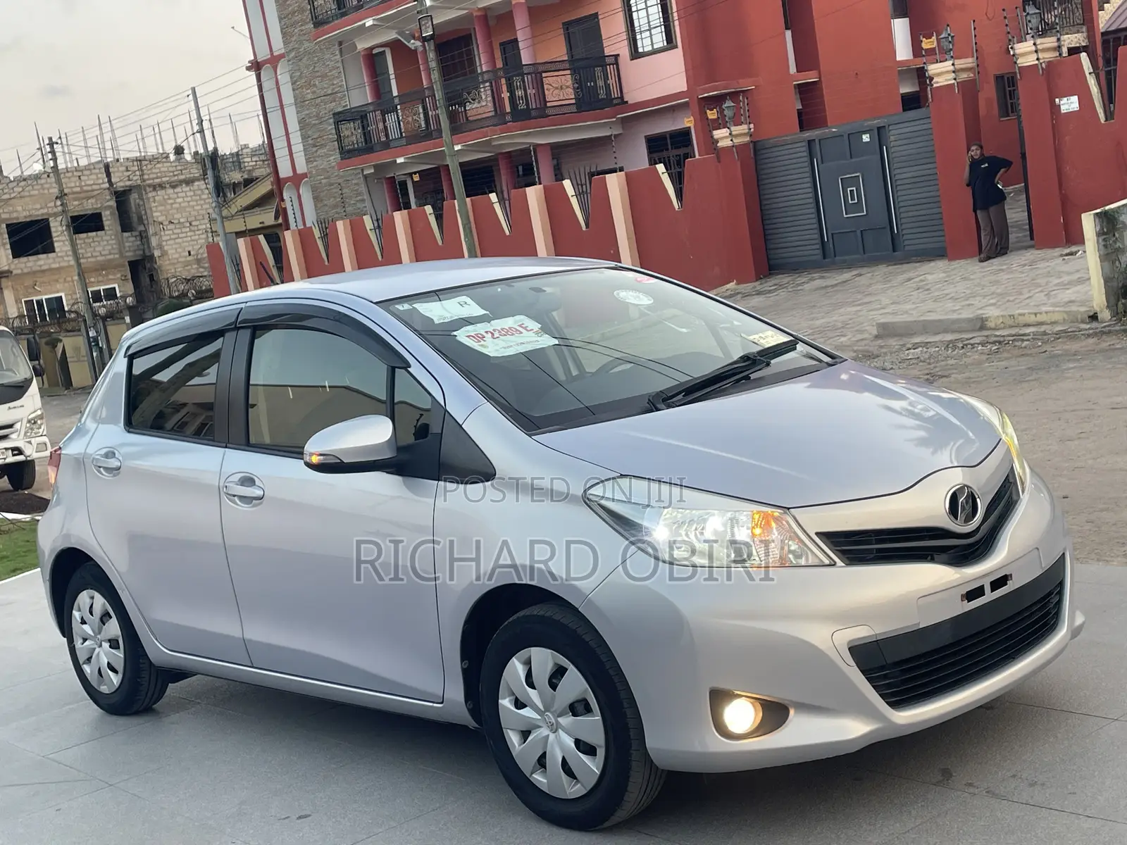 Toyota Vitz 1.3 AWD 5dr 2013 Purple