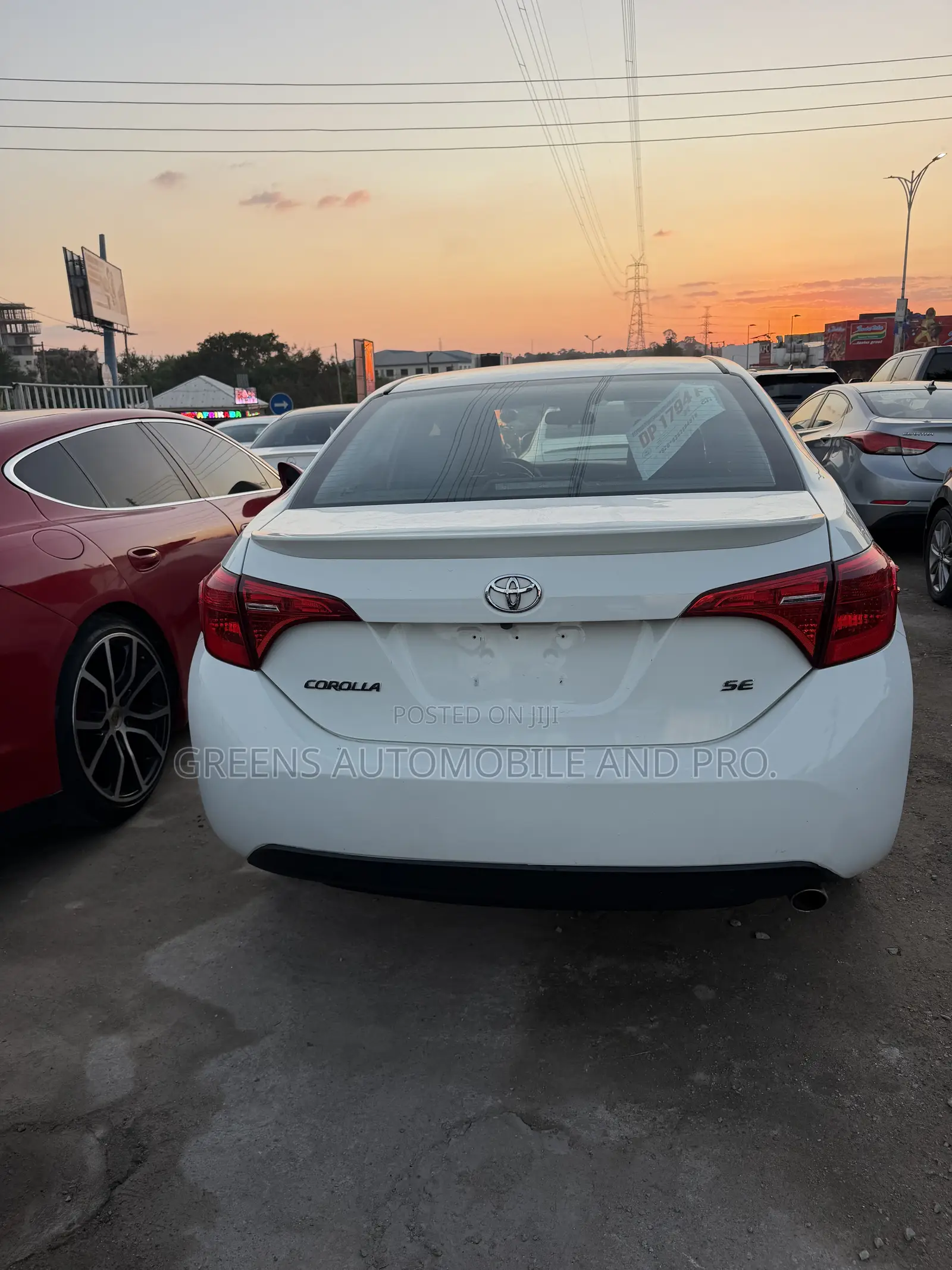 Toyota Corolla SE Special Edition 4dr Sedan (1.8L 4cyl CVT) 2017 White