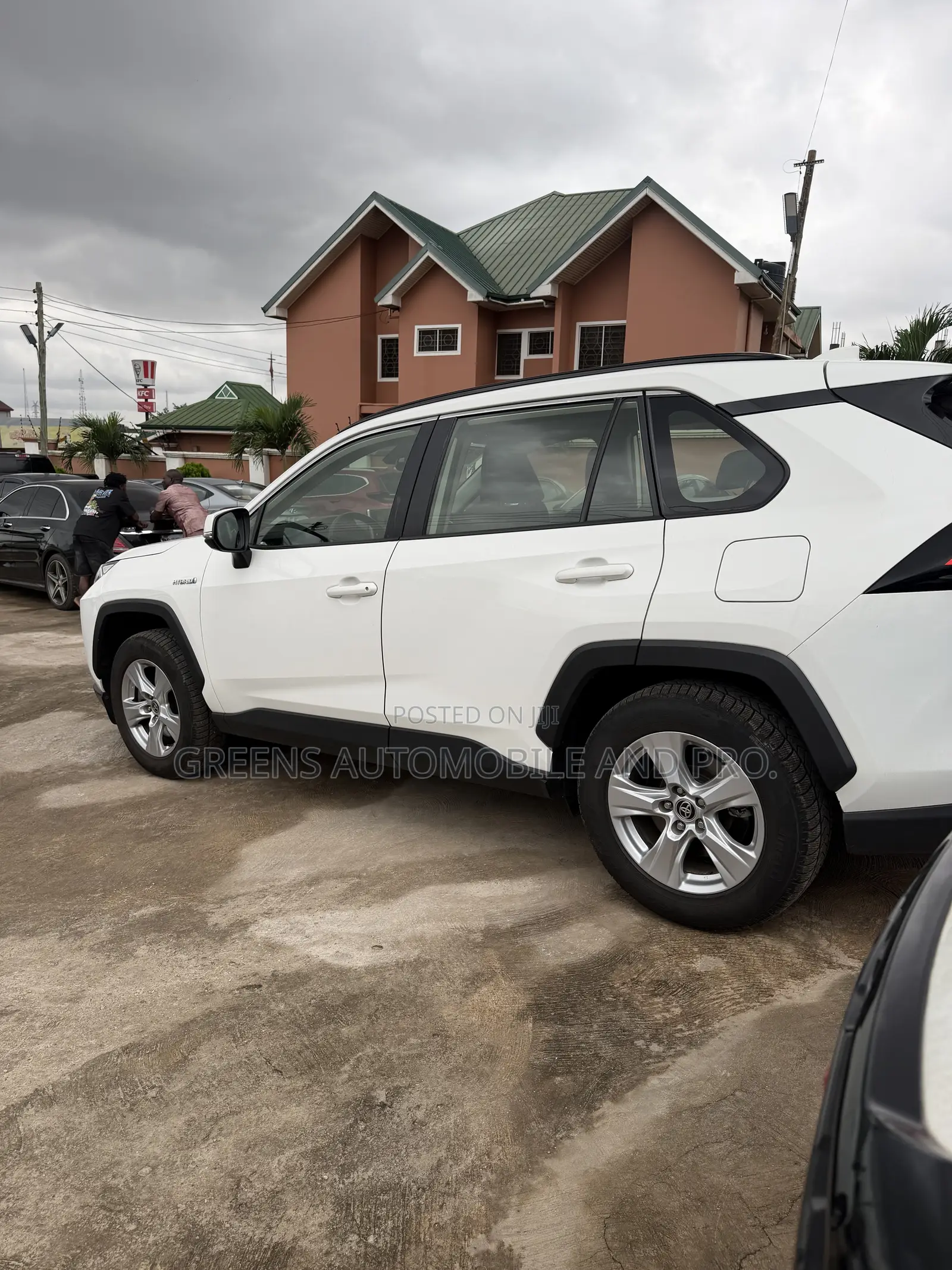 Toyota RAV4 LE AWD 2023 White