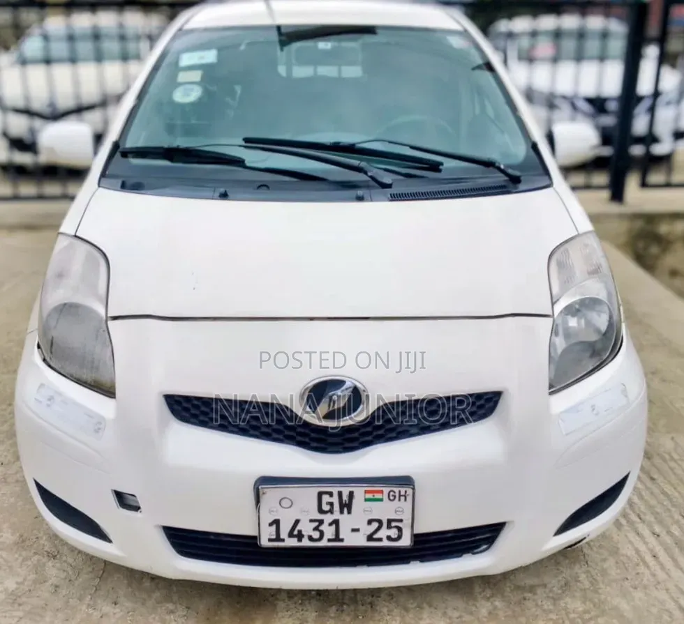 Toyota Vitz 2010 White