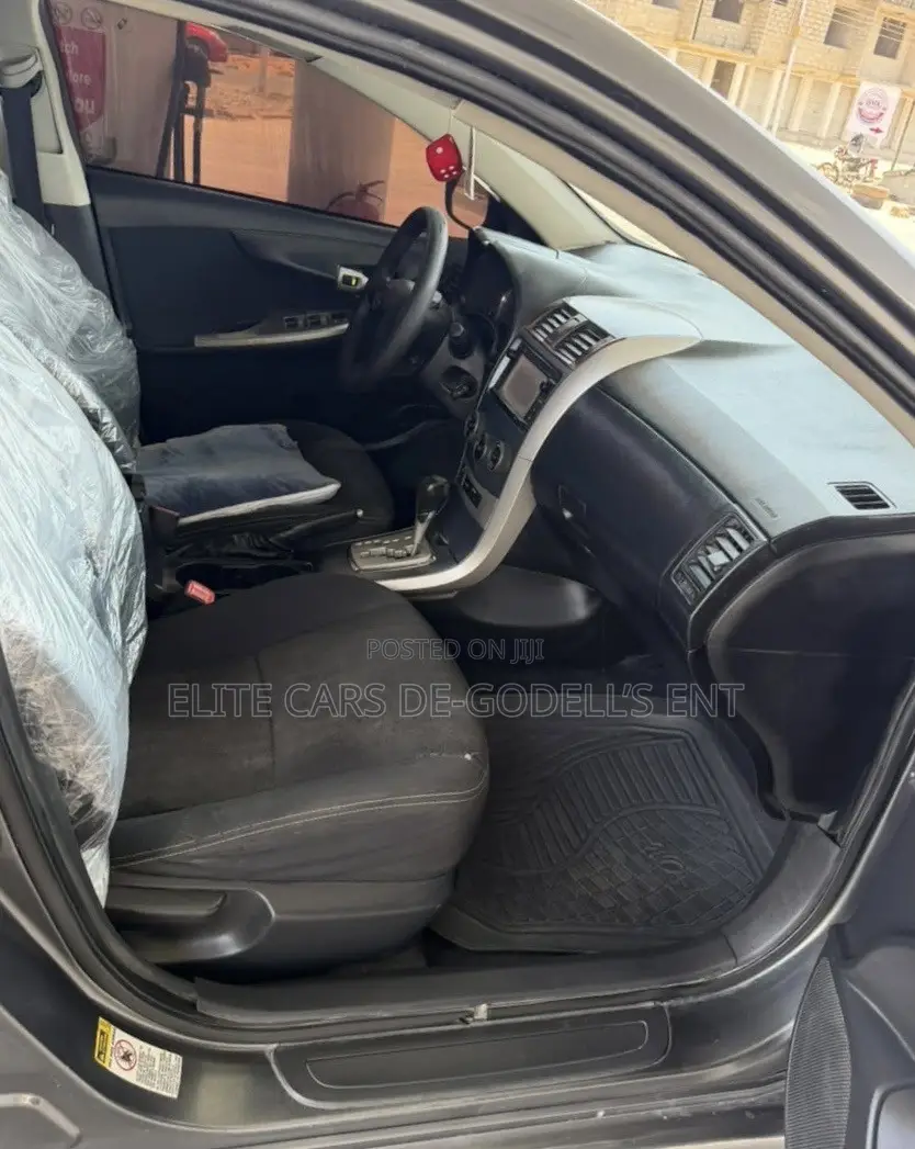 Toyota Corolla S 4dr Sedan (1.8L 4cyl 4A) 2013 Gray