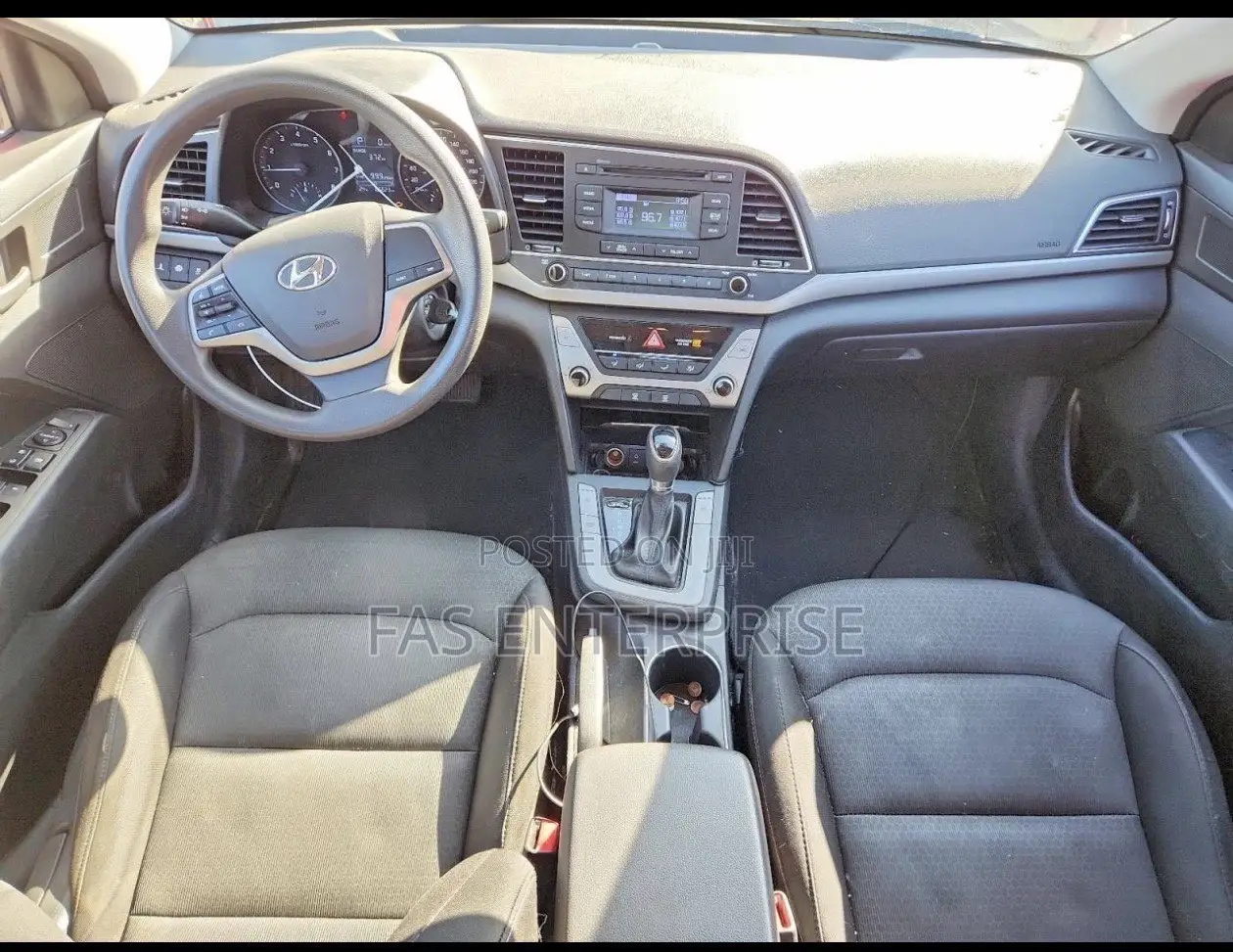 Hyundai Elantra SE Sedan FWD (2.0L 4cyl 6M) 2017 Red
