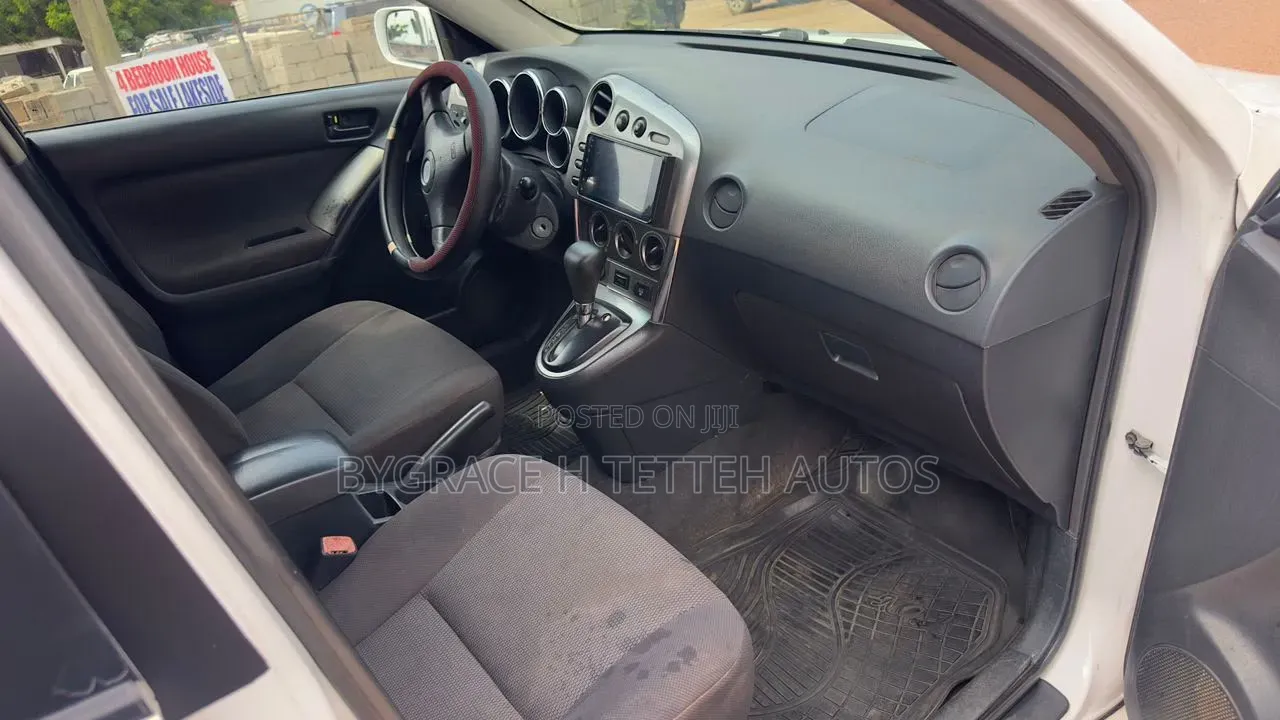 Pontiac Vibe 2008 White
