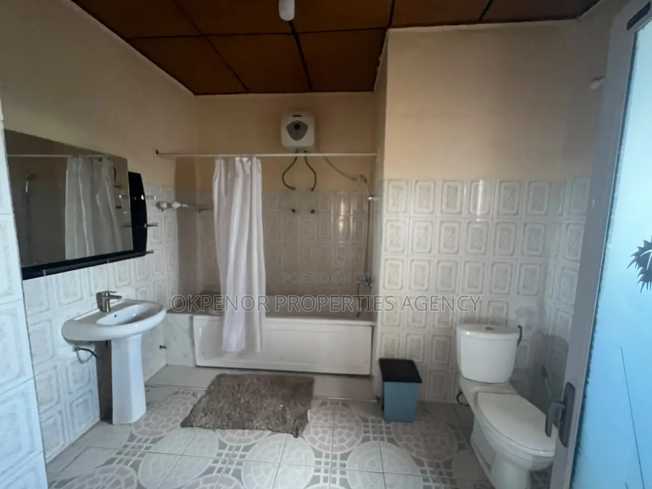 8bdrm House in Takoradi for sale