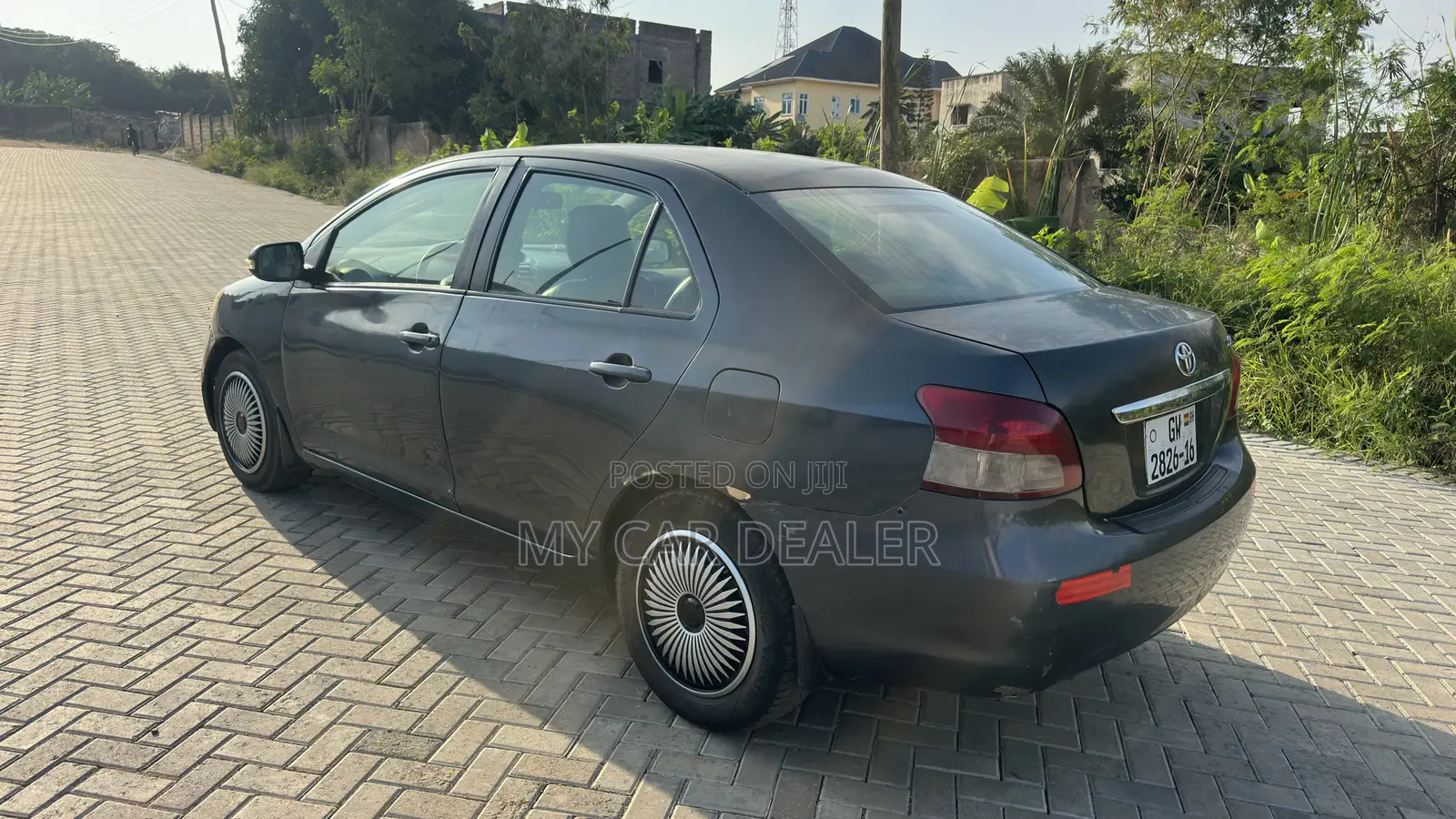 Toyota Yaris Base Sedan 4dr 2010 Gray