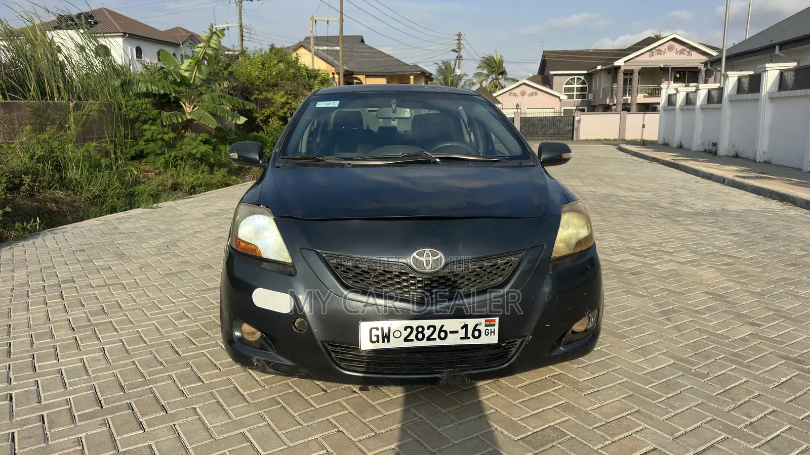 Toyota Yaris Base Sedan 4dr 2010 Gray
