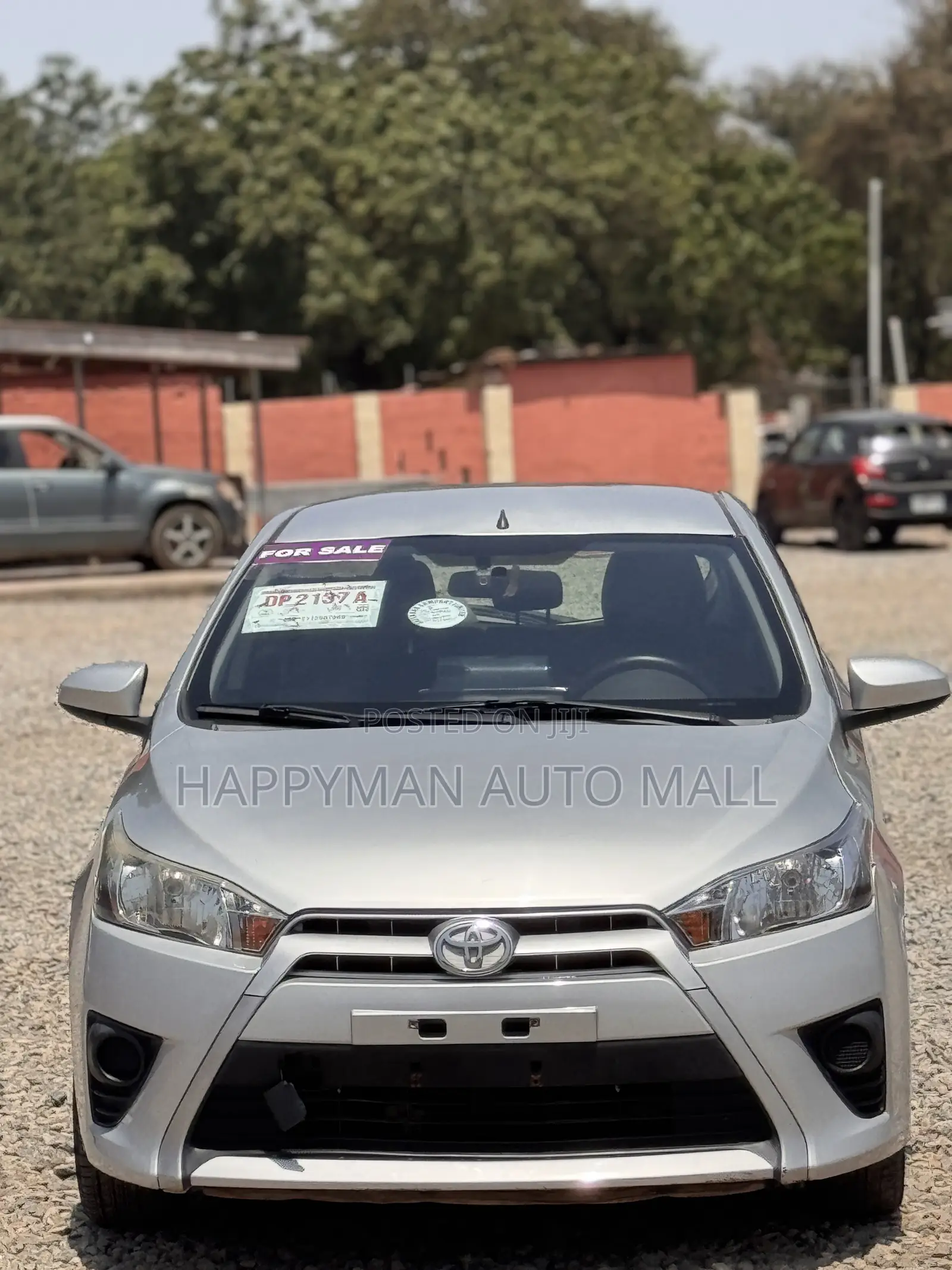 Toyota Yaris L Hatchback 5dr 2016 Silver
