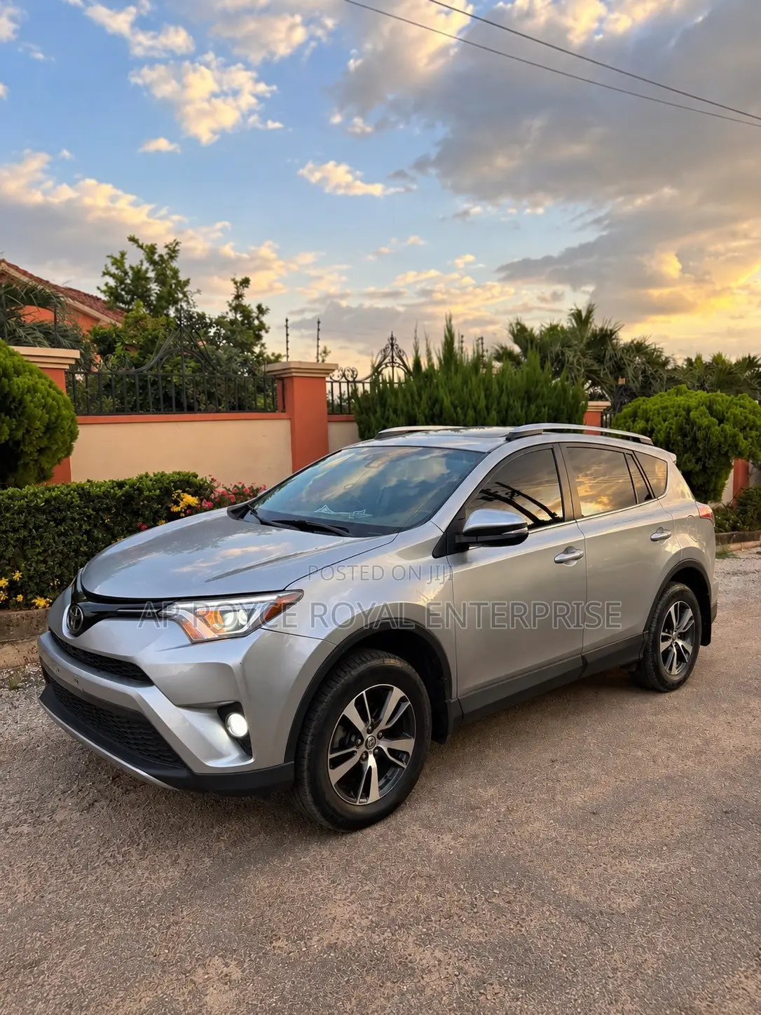 Toyota RAV4 XLE 4dr SUV (2.5L 4cyl 6A) 2018 Silver