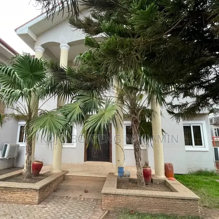 4bdrm House in Housing Down for rent