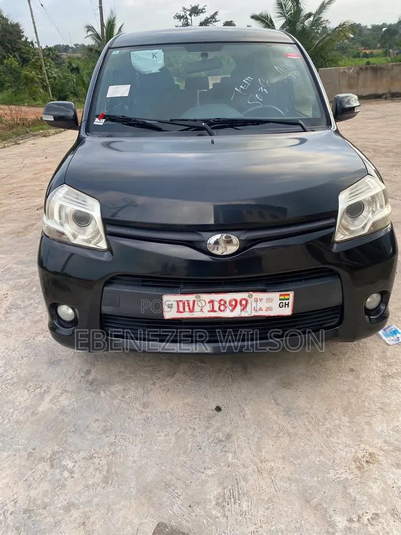 Toyota Sienta 1.5 AWD 2013 Black