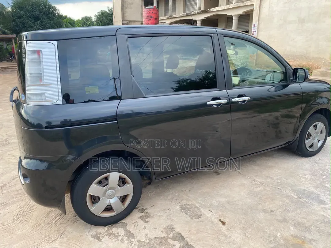 Toyota Sienta 1.5 AWD 2013 Black