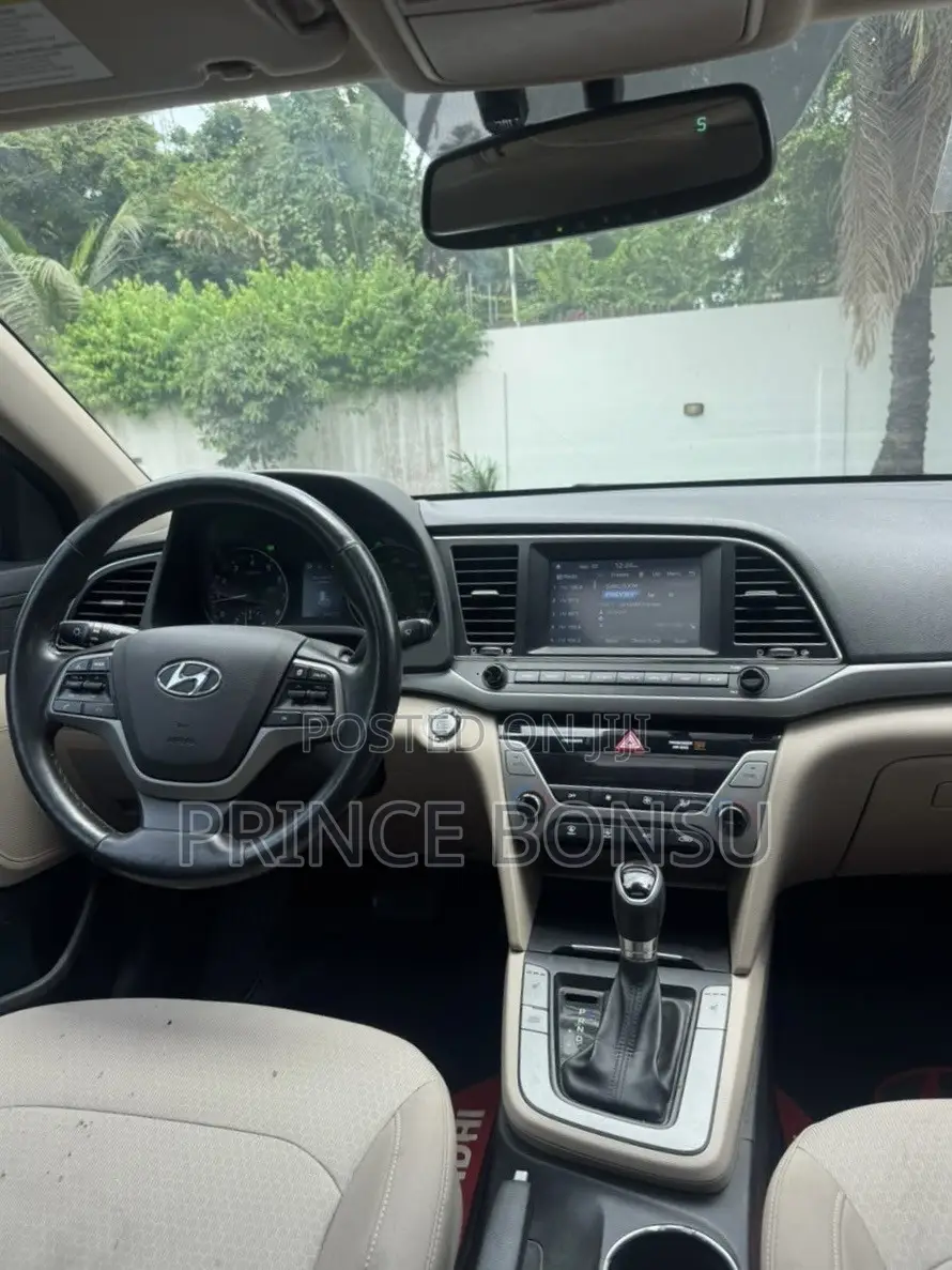 Hyundai Elantra 2017 Gold