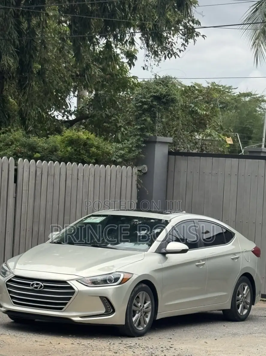 Hyundai Elantra 2017 Gold